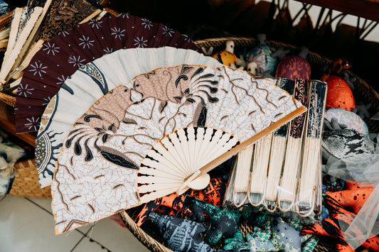 Abanico de mano batik | Estructura de bambú | Tradicional balinés | Decoración boho para el hogar y bodas